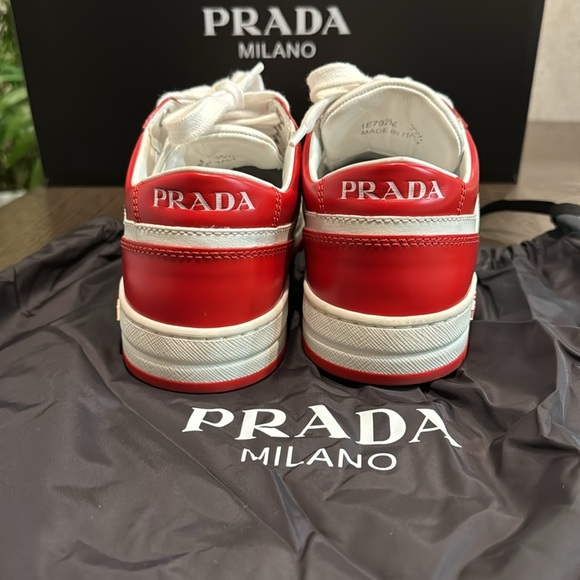 PRADA logo low top sneaker - Picture 6 of 15